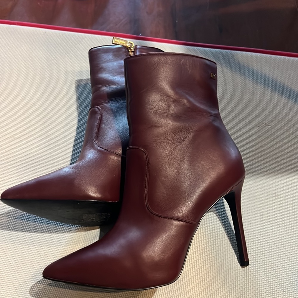 Michael Kors Burgundy booties Size 8🥰😍❤️ - Picture 4 of 7